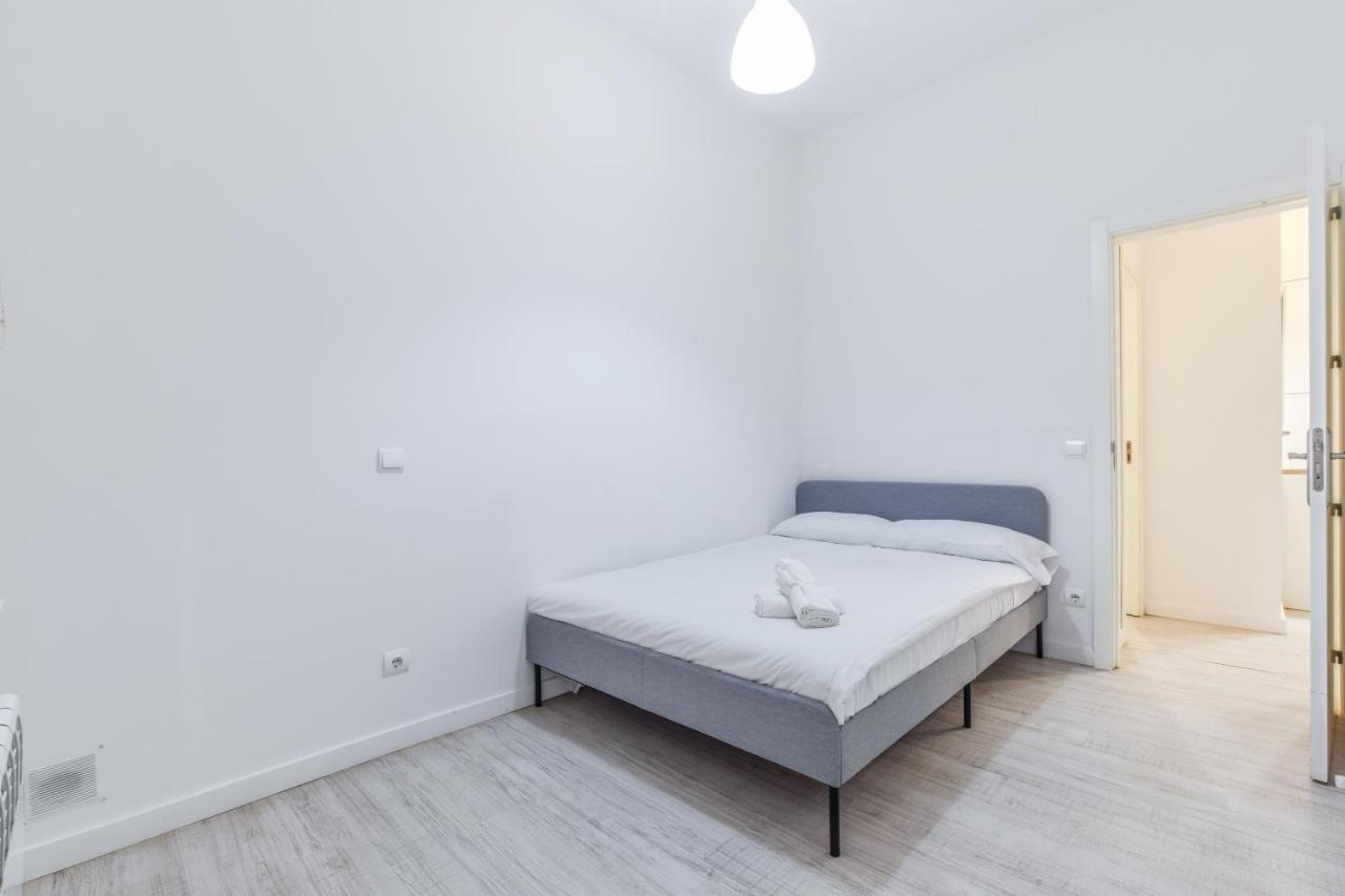 Amplio Apartamento En Malasana Para 6 Personas Apartment Madrid Luaran gambar